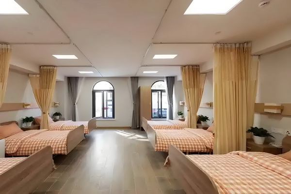 留学生深圳落户公司_冯骥荐电影南京照相馆：没有抒情只有血的事实 南京照相馆中说消息